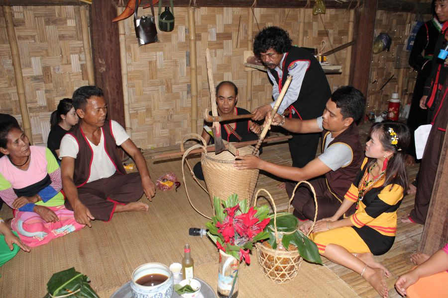 Hiện nay, trong nhiều công trình nghiên cứu cấp Nhà nước, cấp tỉnh, các nhà nghiên cứu vẫn chưa tìm thấy y phục cổ truyền của người Raglai. Ảnh TL