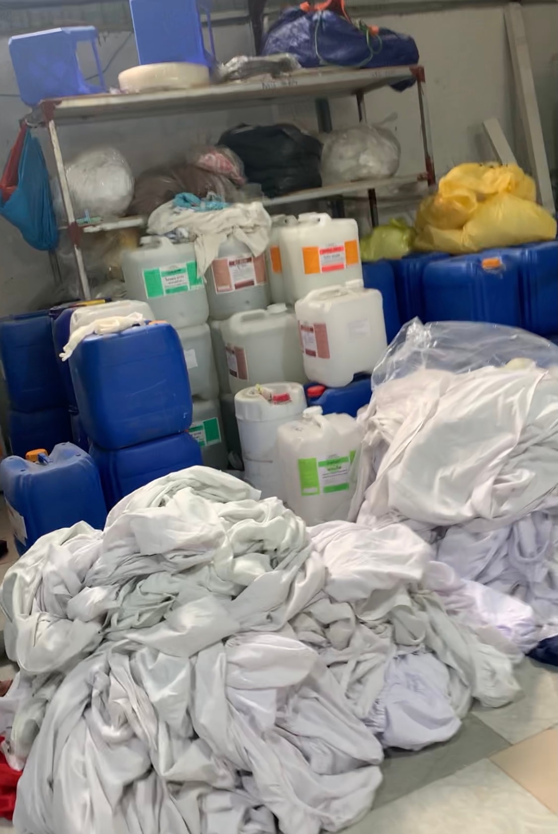 Đồ giặt của bệnh viện Lão Khoa TW trong xưởng giặt của Công ty GLS Đồ giặt của bệnh viện Lão Khoa TW trong xưởng giặt của Công ty GLS