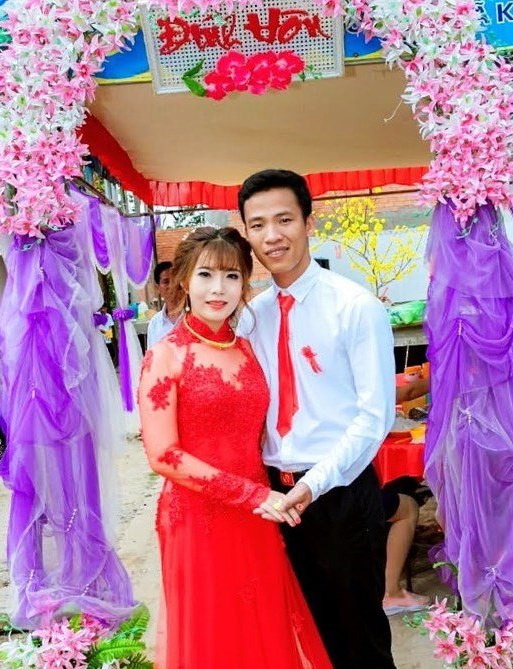 Trung úy Bùi Trung Kiên trong ngày đính hôn (Ảnh do nhân vật cung cấp) Trung úy Bùi Trung Kiên trong ngày đính hôn (Ảnh do nhân vật cung cấp)