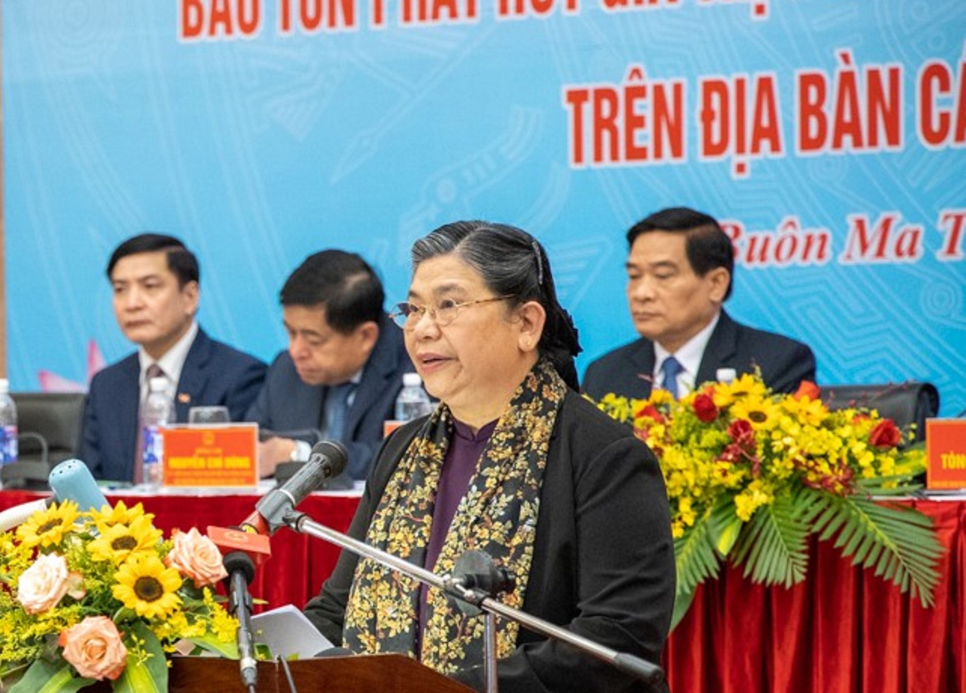 Phó Chủ tịch Thường trực Quốc hội Tòng Thị Phóng phát biểu tại Hội thảo Phó Chủ tịch Thường trực Quốc hội Tòng Thị Phóng phát biểu tại Hội thảo