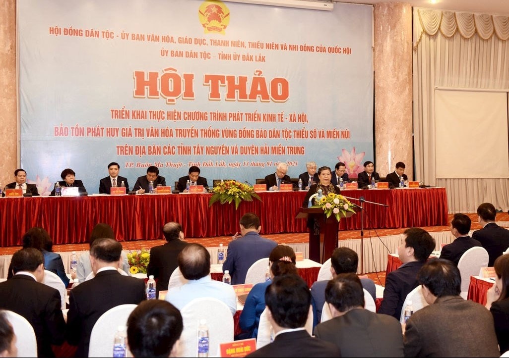 Phó Chủ tịch Thường trực Quốc hội Tòng Thị Phóng phát biểu tại Hội Thảo Phó Chủ tịch Thường trực Quốc hội Tòng Thị Phóng phát biểu tại Hội Thảo