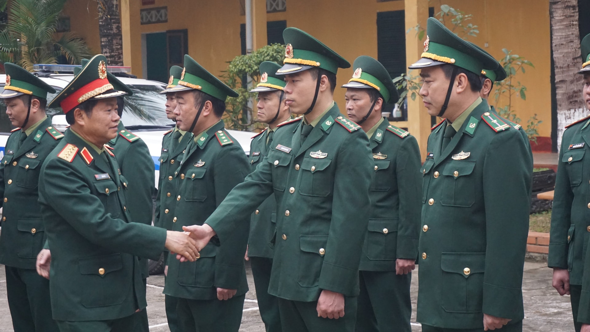 Đại tướng Đỗ Bá Tỵ thắm, chúc tết cán bộ, chiến sỹ Đồn Biên phòng Bản Lầu Đại tướng Đỗ Bá Tỵ thăm, chúc Tết cán bộ, chiến sỹ Đồn Biên phòng Bản Lầu
