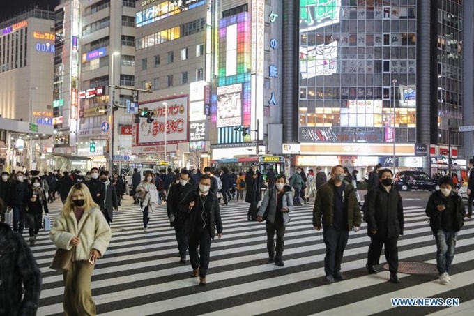 Người dân đeo khẩu trang trên đường phố Tokyo (Nhật Bản), ngày 22/1. (Ảnh: Xinhua) 