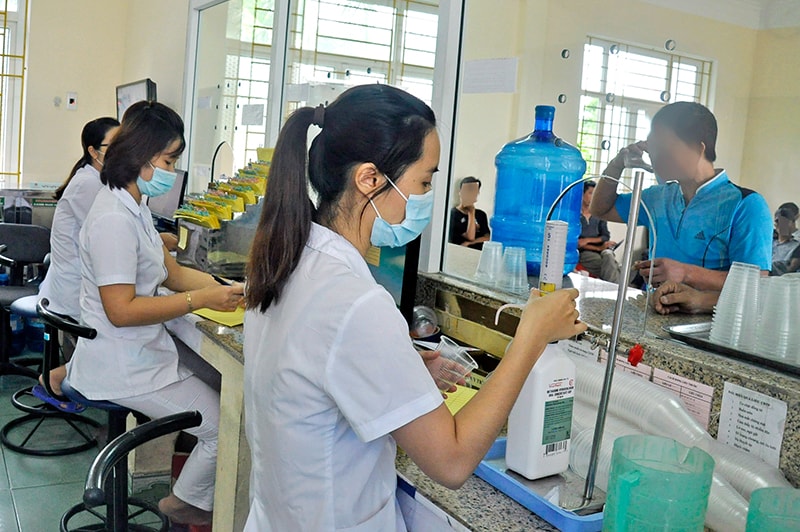 Người bệnh đến uống thuốc Methadon tại cơ sở điều trị 