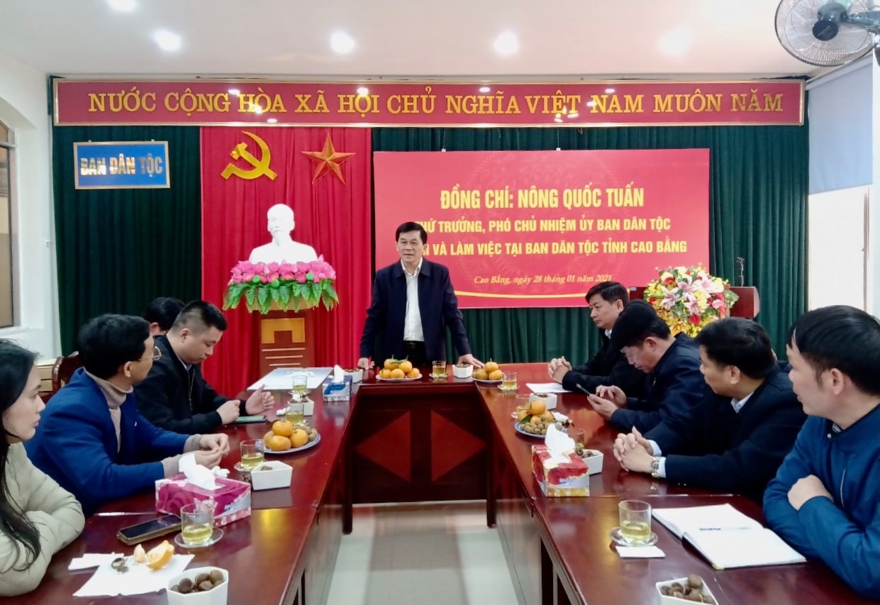 Thứ trưởng, Phó Chủ nhiệm Nông Quốc Tuấn phát biểu tại buổi làm việc với Ban Dân tộc tỉnh Cao Bằng Thứ trưởng, Phó Chủ nhiệm Nông Quốc Tuấn phát biểu tại buổi làm việc với Ban Dân tộc tỉnh Cao Bằng