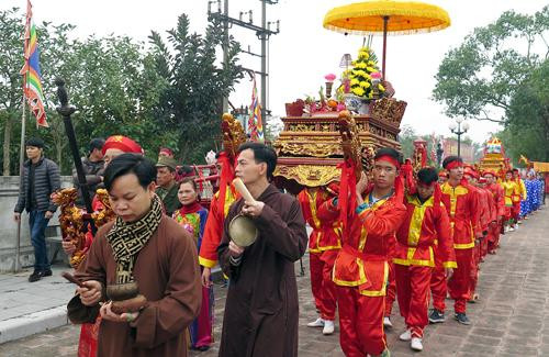 Lễ rước trong Hội Khai ấn Đền Trần