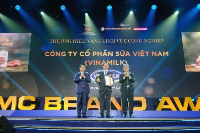 Ông Lê Thành Liêm, Giám đốc Điều hành Vinamilk đại diện Công ty nhận Danh hiệu “Thương hiệu vàng TP.HCM 2020” ngay trong lần đầu tiên tổ chức xét chọn Ông Lê Thành Liêm, Giám đốc Điều hành Vinamilk đại diện Công ty nhận Danh hiệu “Thương hiệu vàng TP.HCM 2020” ngay trong lần đầu tiên tổ chức xét chọn