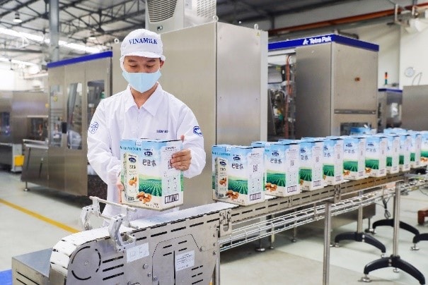 Mới đây, Vinamilk đã mở đầu năm 2021 với lô hàng lớn đầu năm xuất khẩu đi Trung Quốc gồm sữa hạt cao cấp và sữa đặc Mới đây, Vinamilk đã mở đầu năm 2021 với lô hàng lớn đầu năm xuất khẩu đi Trung Quốc gồm sữa hạt cao cấp và sữa đặc