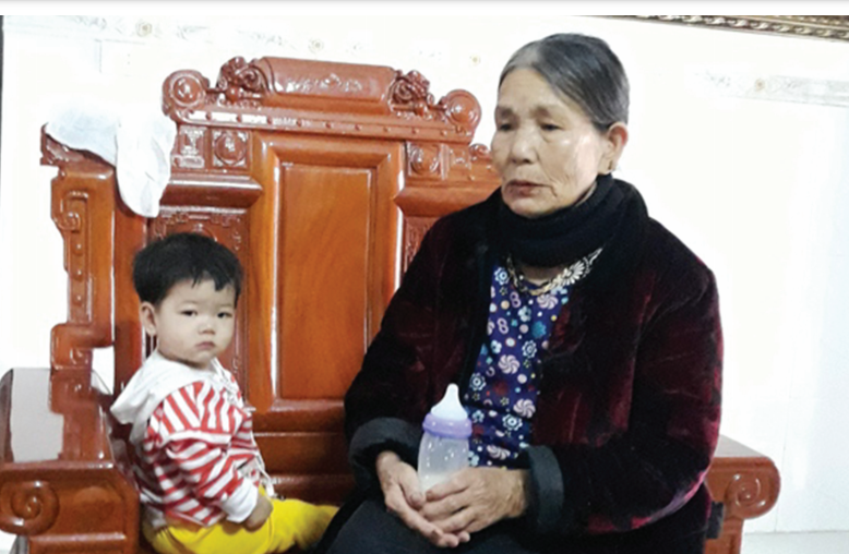 Mẹ Lê Thị Nguyệt xóm 4, xã Phúc Thọ đau đáu với nỗi niềm chưa tìm thấy bóng hình  con trai Nguyễn Đình Tuấn.