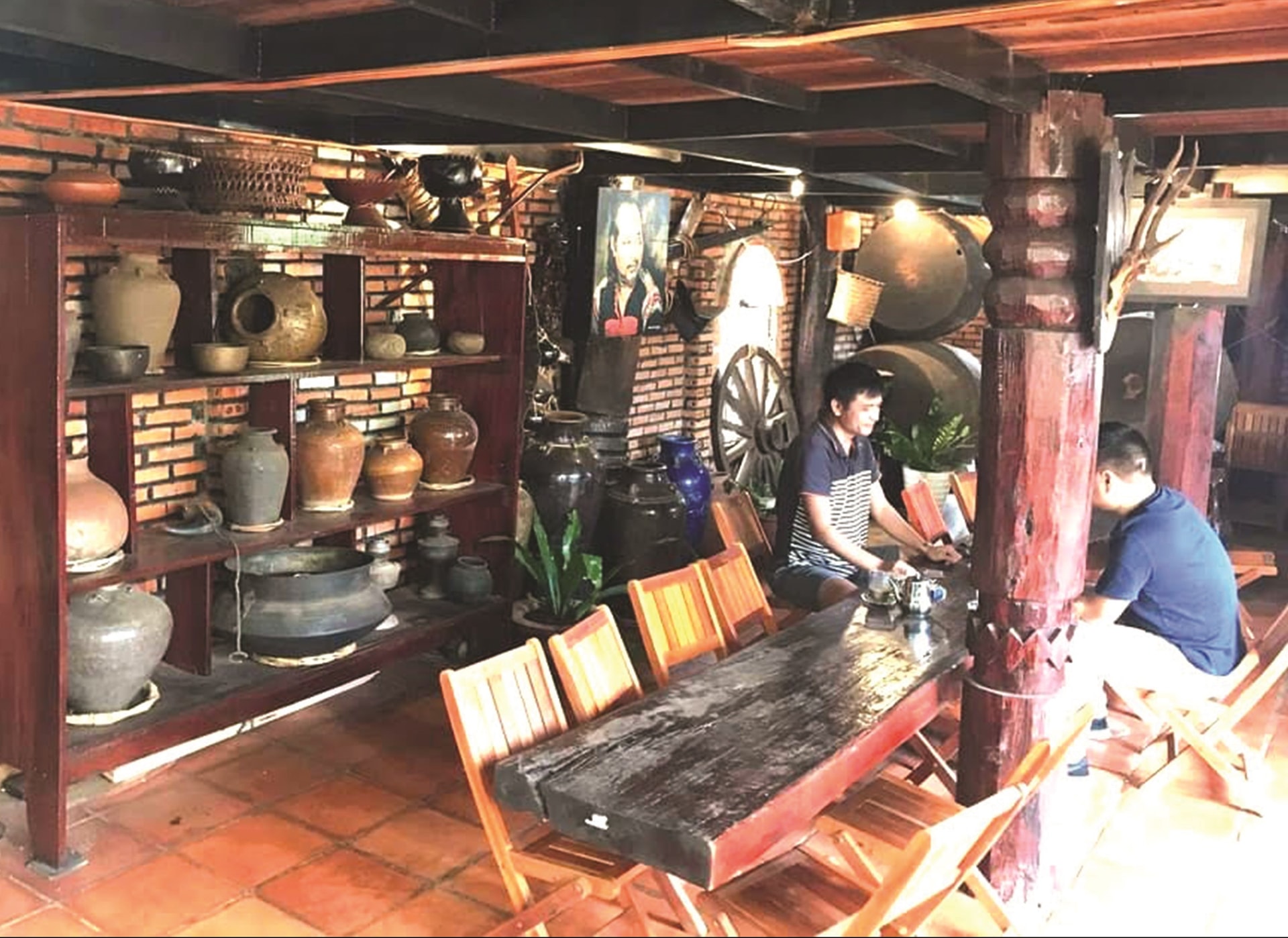 Phòng trưng bày trong nhà lưu niệm của ca sĩ Y Moan.