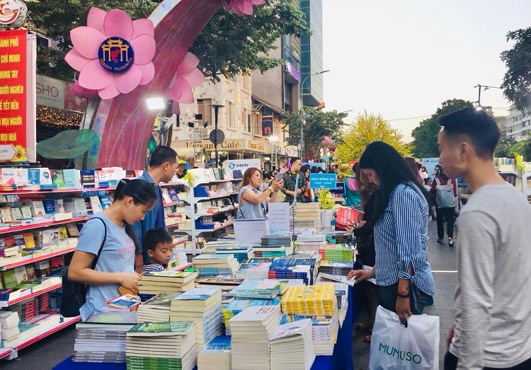 Lễ hội Đường sách Tết được tổ chức tại TP, Hồ Chí Minh góp phần tuyên truyền nâng cao văn hóa đọc, tạo không gian giải trí - vui xuân cho người dân và du khách. Lễ hội Đường sách Tết được tổ chức tại TP. Hồ Chí Minh góp phần tuyên truyền nâng cao văn hóa đọc, tạo không gian giải trí - vui xuân cho người dân và du khách.