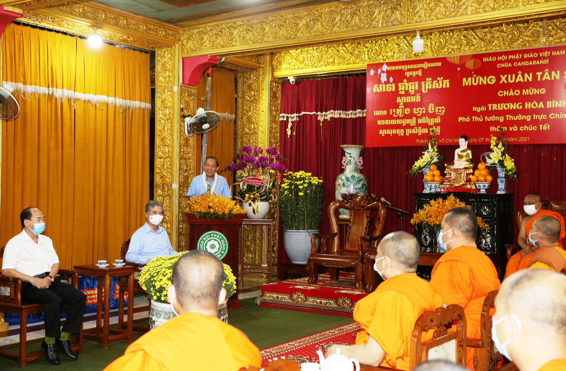 Phó Thủ tướng Thường trực Chính phủ Trương Hòa Bình phát biểu tại buổi đến thăm chư tăng, đồng bào Khmer tại TPHCM. Ảnh: VGP/Mạnh Hùng