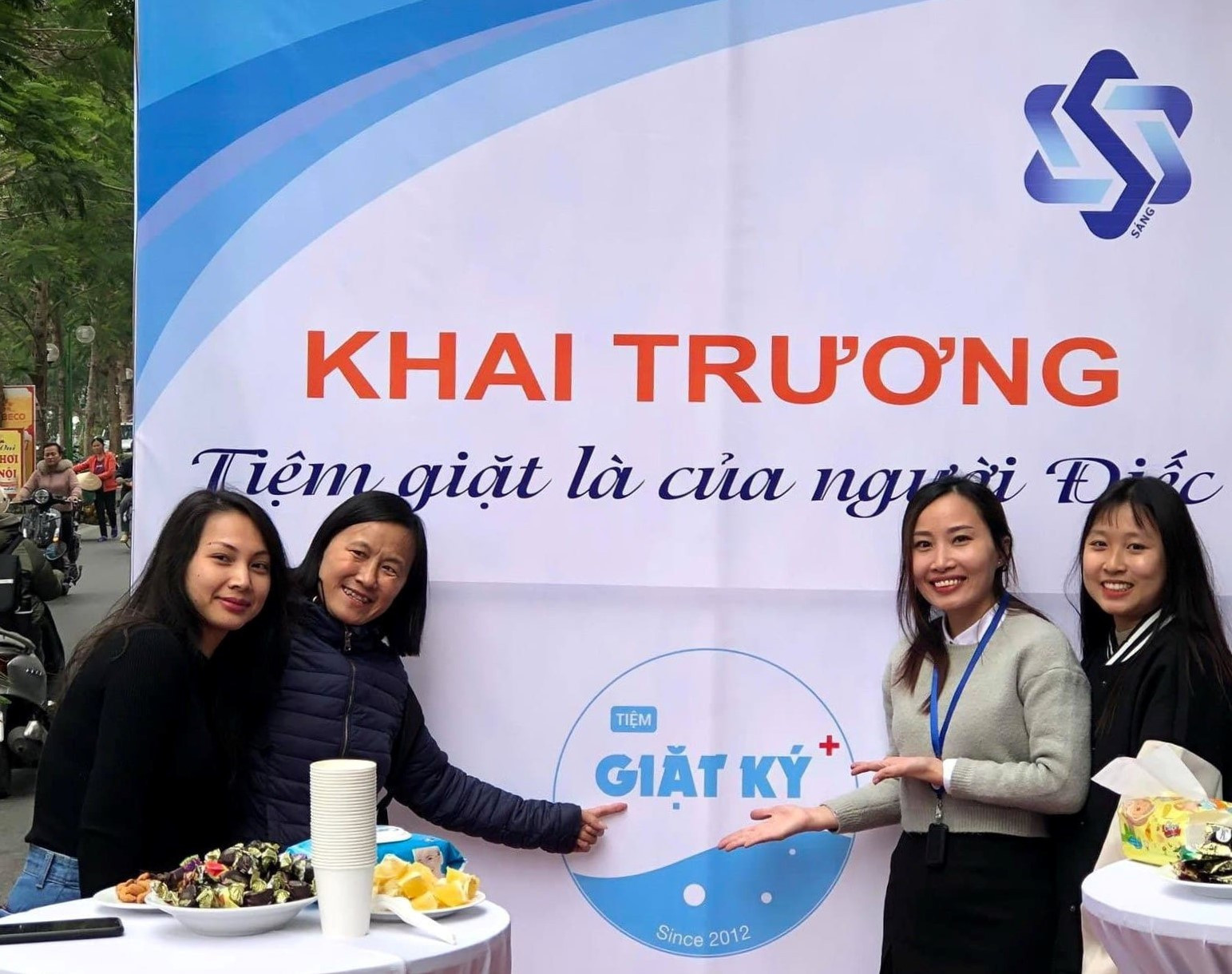 Tiệm giặt là của người điếc khai trương từ tháng 12/2020 Tiệm giặt là của người điếc khai trương từ tháng 12/2020
