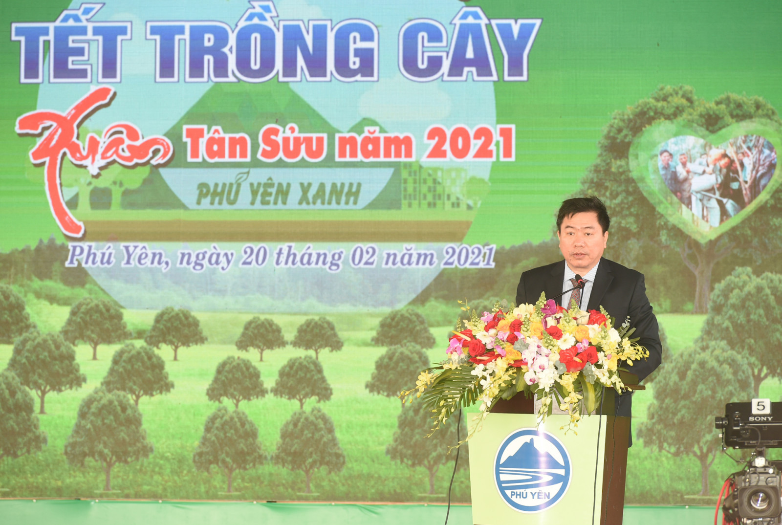 Phó Bí thư Tỉnh ủy, Chủ tịch UBND tỉnh Phú Yên Trần Hữu Thế phát biểu khai mạc buổi lễ. (Ảnh: VGP/Quang Hiếu)