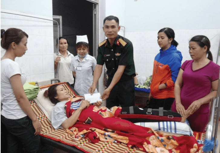 Trung úy Nguyễn Trung Hải kịp thời giúp đỡ bệnh nhân nghèo  chi phí chữa bệnh