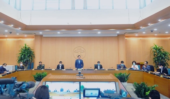 Phó Chủ tịch UBND TP Chử Xuân Dũng lưu ý, phải rà soát kỹ các điểm phong tỏa về các nguy cơ, căn cứ vào kết quả xét nghiệm để xem xét việc tháo bỏ toàn bộ phong tỏa hay giữ một phần. Phó Chủ tịch UBND TP Chử Xuân Dũng lưu ý, phải rà soát kỹ các điểm phong tỏa về các nguy cơ, căn cứ vào kết quả xét nghiệm để xem xét việc tháo bỏ toàn bộ phong tỏa hay giữ một phần.