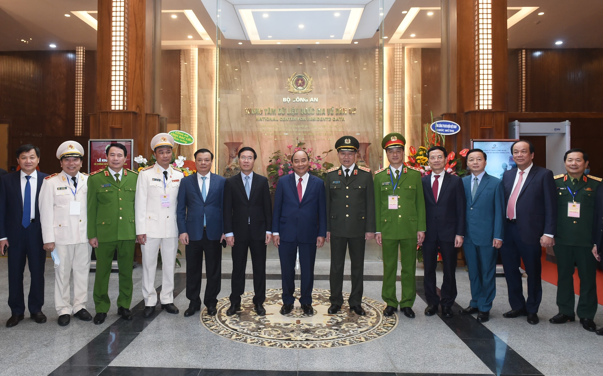 Thủ tướng cùng các đại biểu tới dự buổi lễ. Ảnh VGP/Quang Hiếu