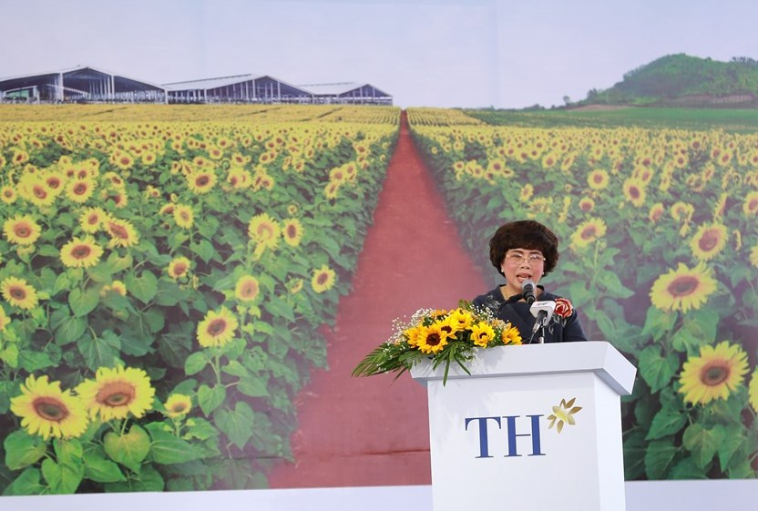 Bà Thái Hương, Chủ tịch Hội đồng Chiến lược Tập đoàn TH chia sẻ thông tin dự án tại lễ khởi công