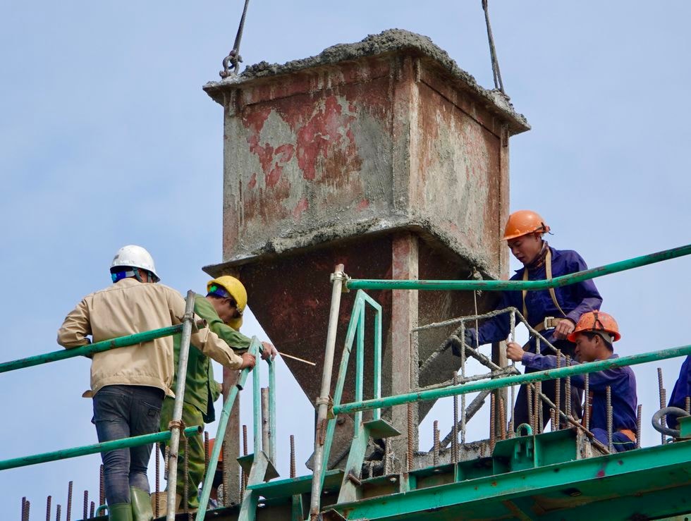 Sau những ngày nghỉ tết, công nhân trở lại làm việc nhộn nhịp Sau những ngày nghỉ tết, công nhân trở lại làm việc nhộn nhịp
