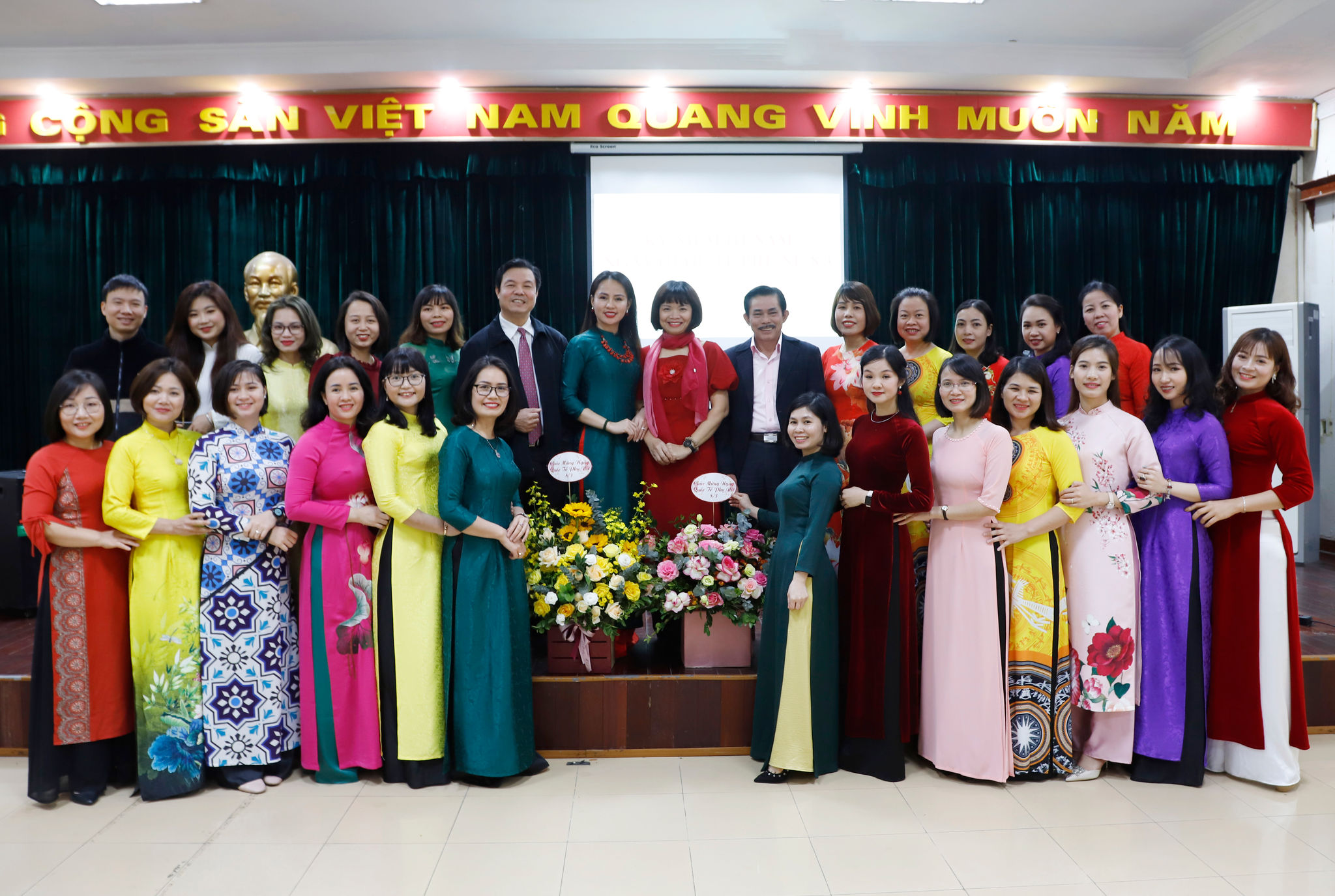 Báo Dân tộc và Phát triển gặp mặt nữ cán bộ, viên chức và người lao động nhân ngày 8/3 2
