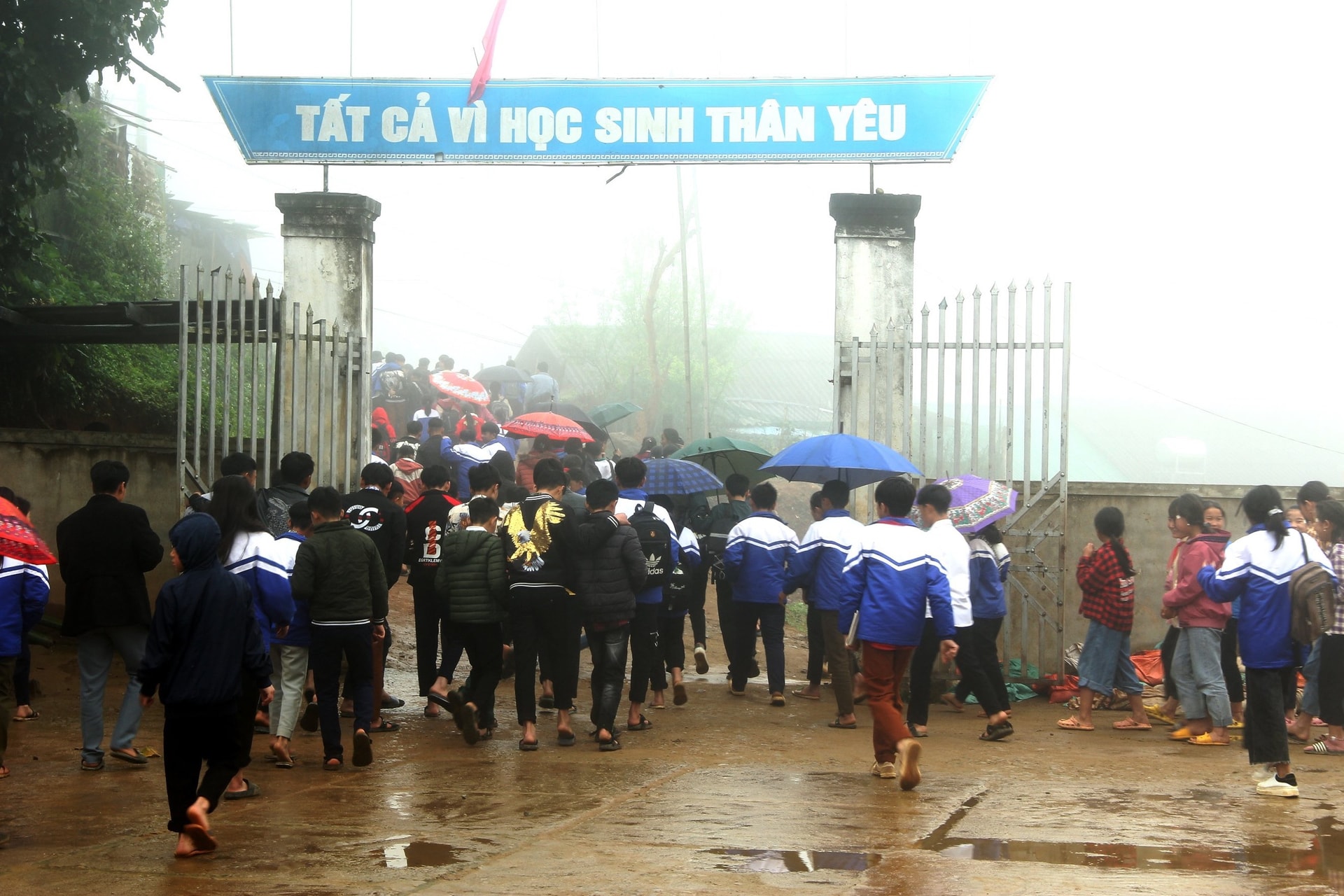 Trường THCS Na Ngoi, nơi vừa có 12 học sinh lấy vợ, lấy chồng trước tuổi quy định Trường THCS Na Ngoi, nơi vừa có 12 học sinh lấy vợ, lấy chồng trước tuổi quy định