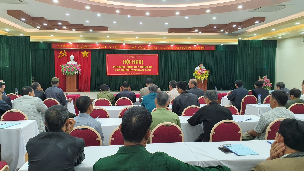 Người có uy tín trong đồng bào DTTS tỉnh Sơn La được tham gia đầy đủ các buổi cung cấp thông tin do Ban Dân tộc tỉnh tổ chức.
