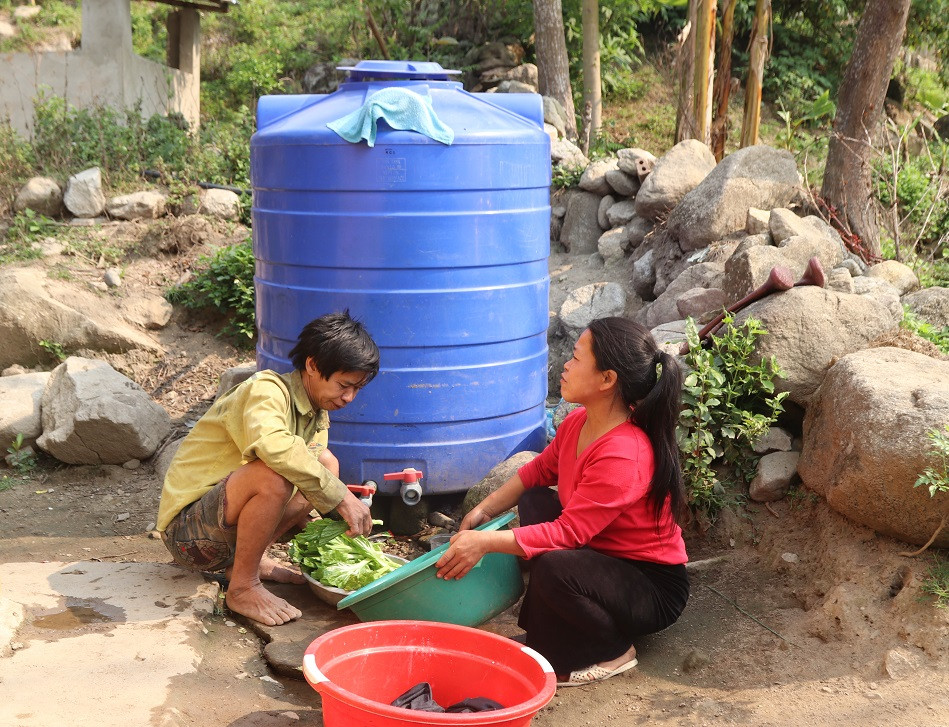Nậm Củm đã mang thêm màu xanh hy vọng trong ánh mắt, nụ cười của những chàng trai, cô gái của bản (Ảnh chụp ngày 1/3/2021)