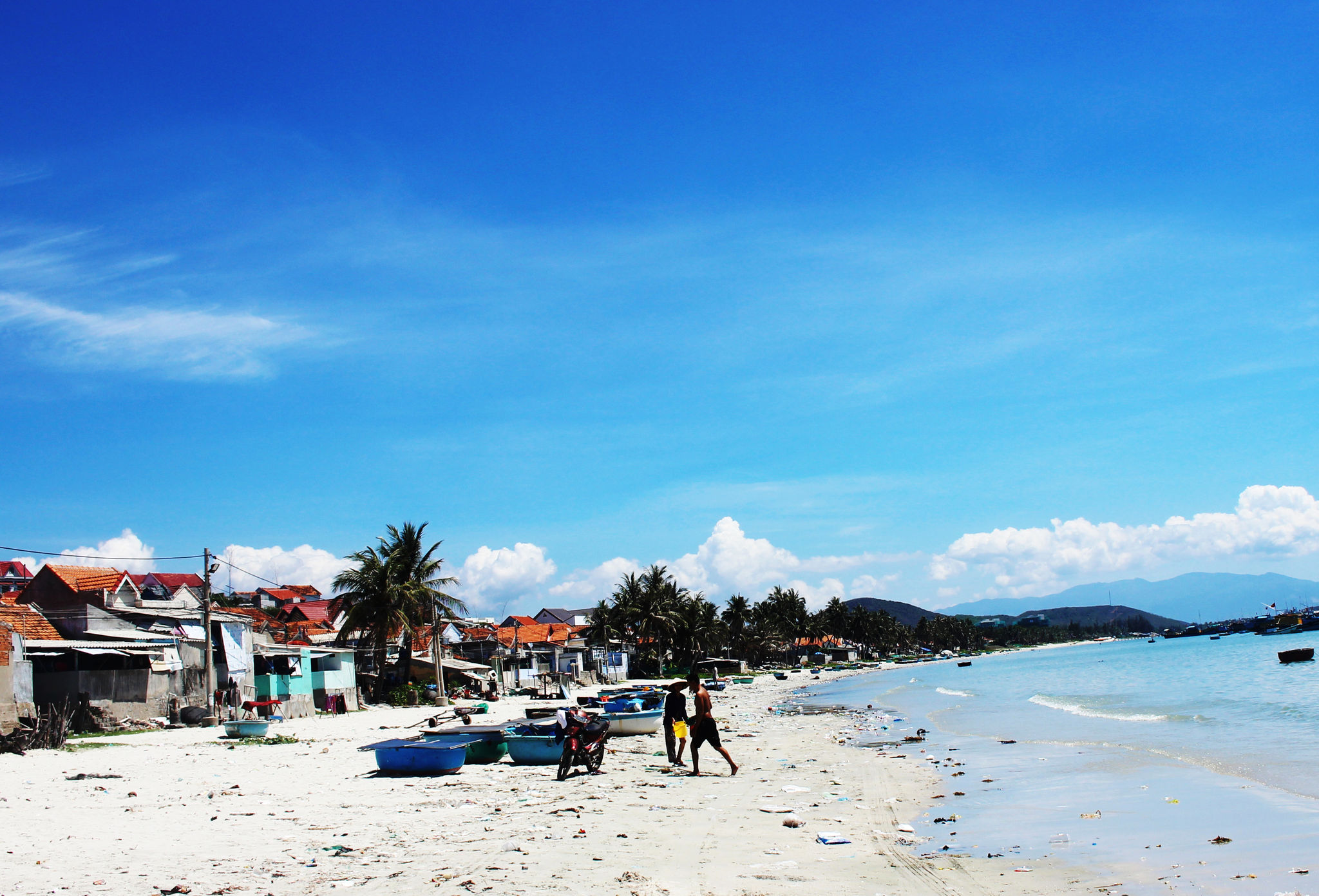 Bờ Biển thôn Bá Hà 1 luôn được dọn sạch rác