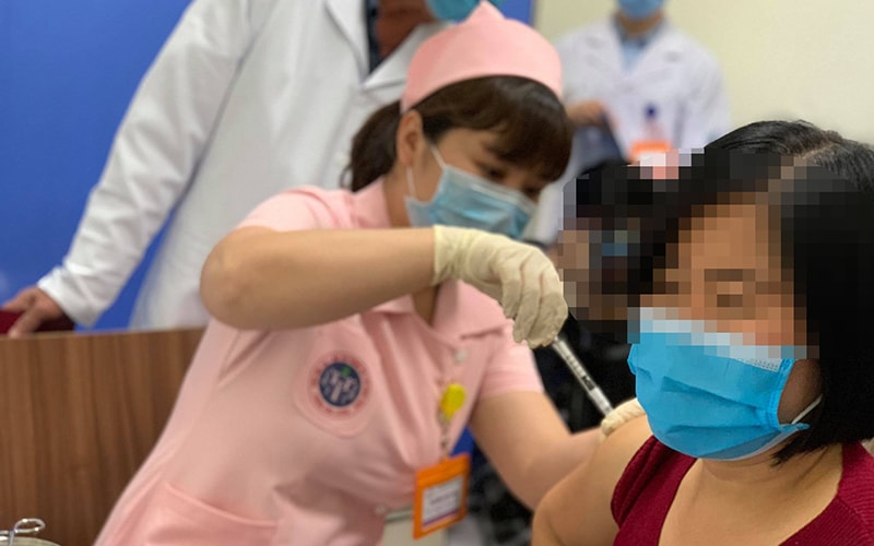 Tình nguyện viên tiêm thử nghiệm vaccine COVIVAC