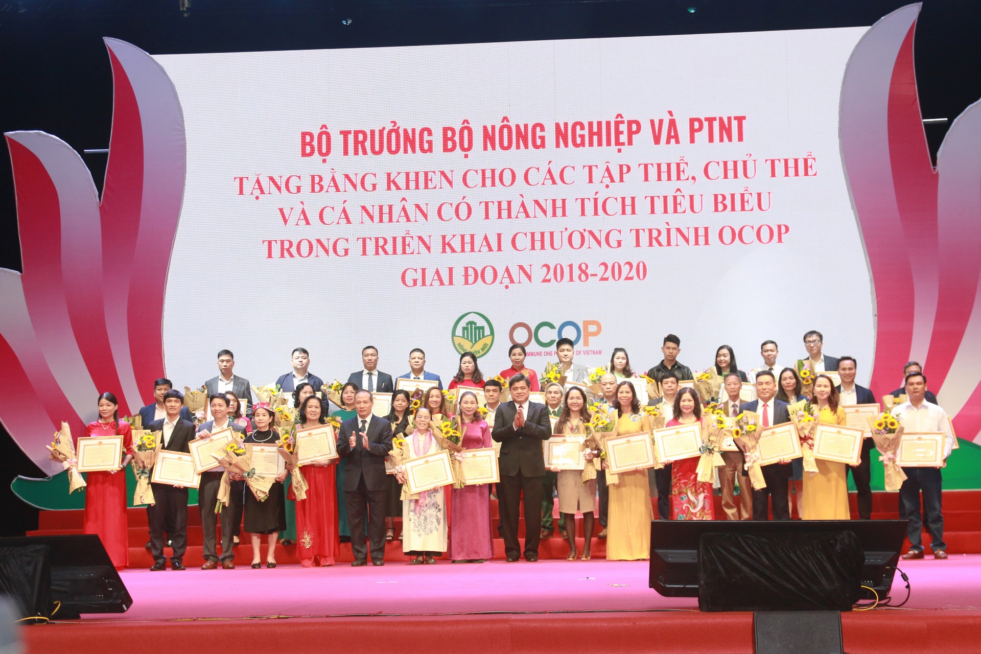 Các tập thể, cá nhân được nhận Bằng khen của Bộ trưởng Bộ Nông nghiệp và Phát triển nông thôn Các tập thể, cá nhân được nhận Bằng khen của Bộ trưởng Bộ Nông nghiệp và Phát triển nông thôn