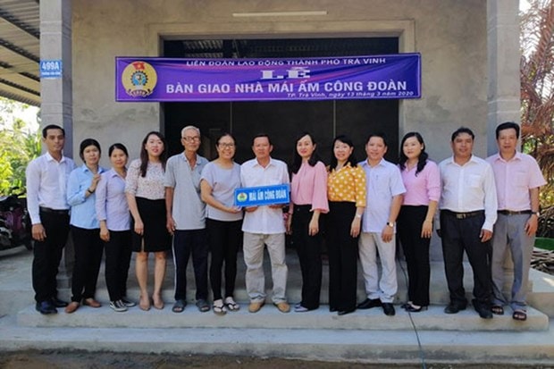 Tỉnh Trà Vinh bàn giao Mái ấm Công đoàn cho đoàn viên khó khăn về nhà ở. Nguồn : nld.com.vn Tỉnh Trà Vinh bàn giao Mái ấm Công đoàn cho đoàn viên khó khăn về nhà ở. Nguồn : nld.com.vn