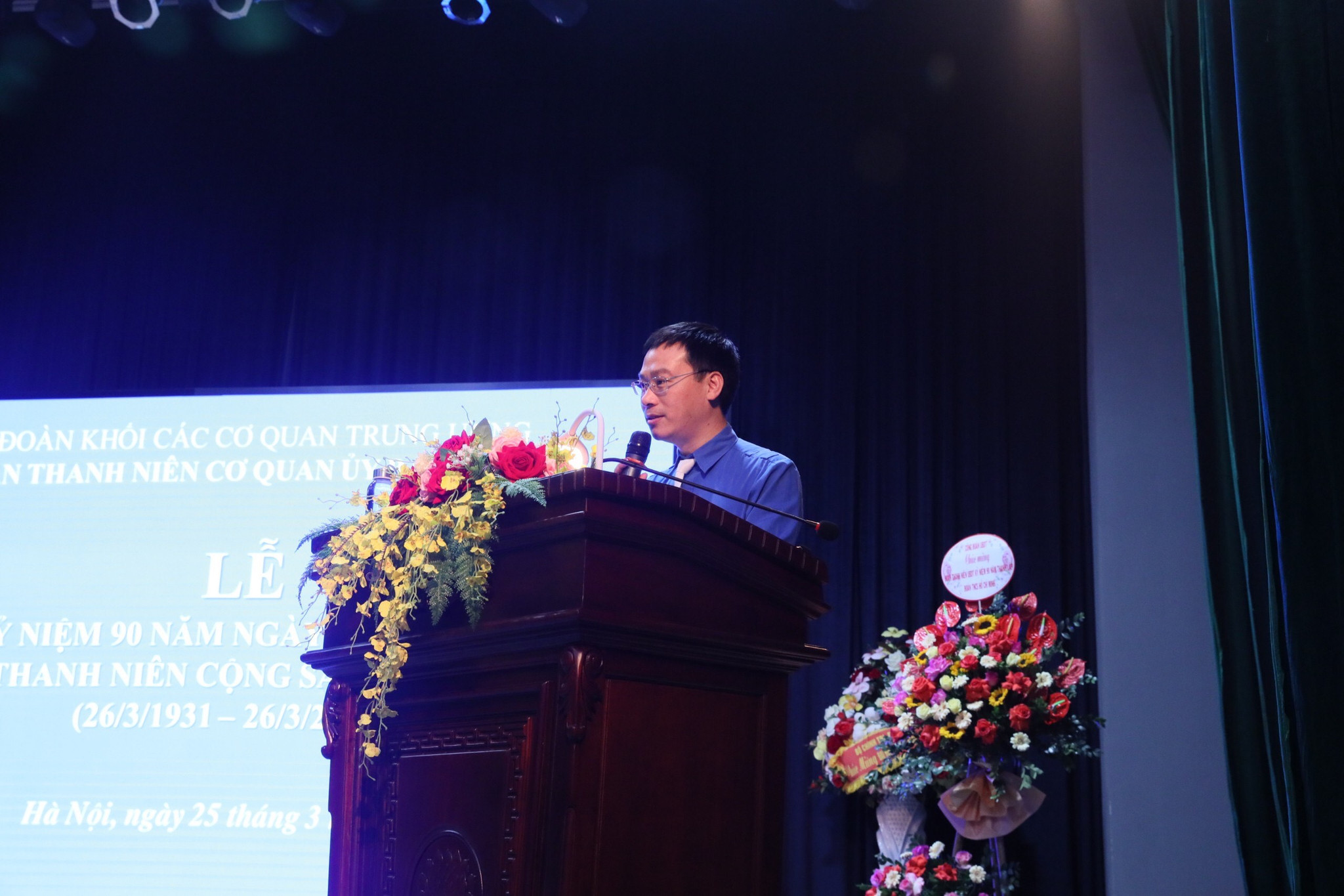Ông Nguyễn Văn Chính, Bí thư Đoàn Thanh niên UBDT đọc diễn văn tại Lễ kỷ niệm