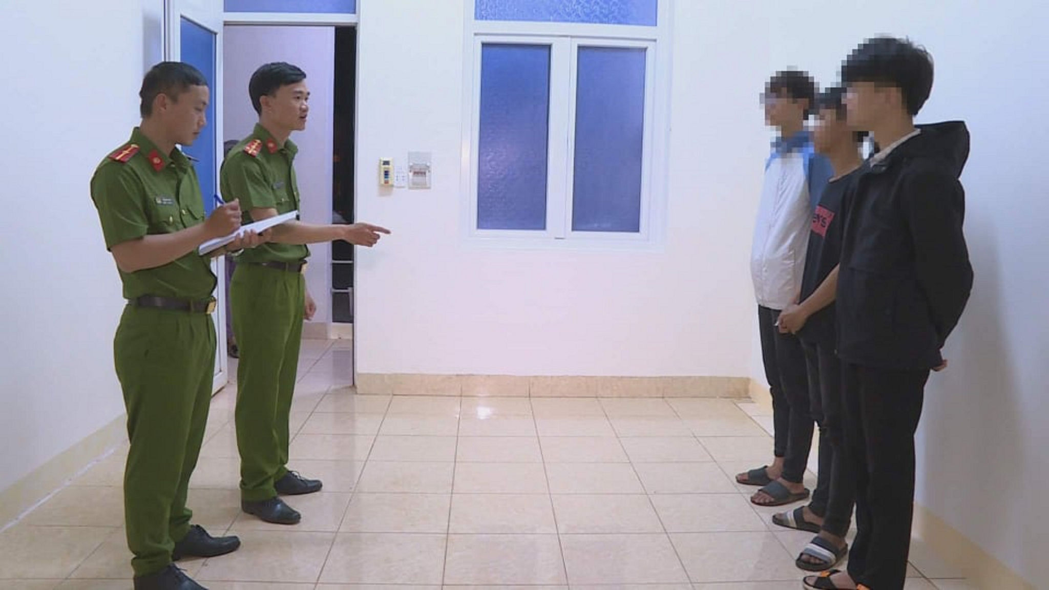 Các học sinh trong một vụ đánh nhau bị cơ quan công an xử lý