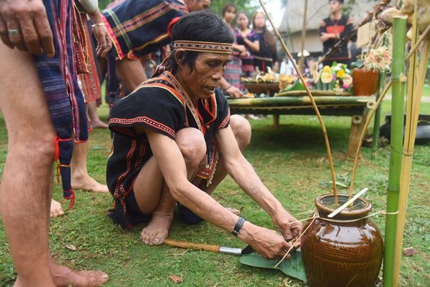 Một nghi thức trong lễ cúng. Ảnh: Diễm Quỳnh Một nghi thức trong lễ cúng. Ảnh: Diễm Quỳnh