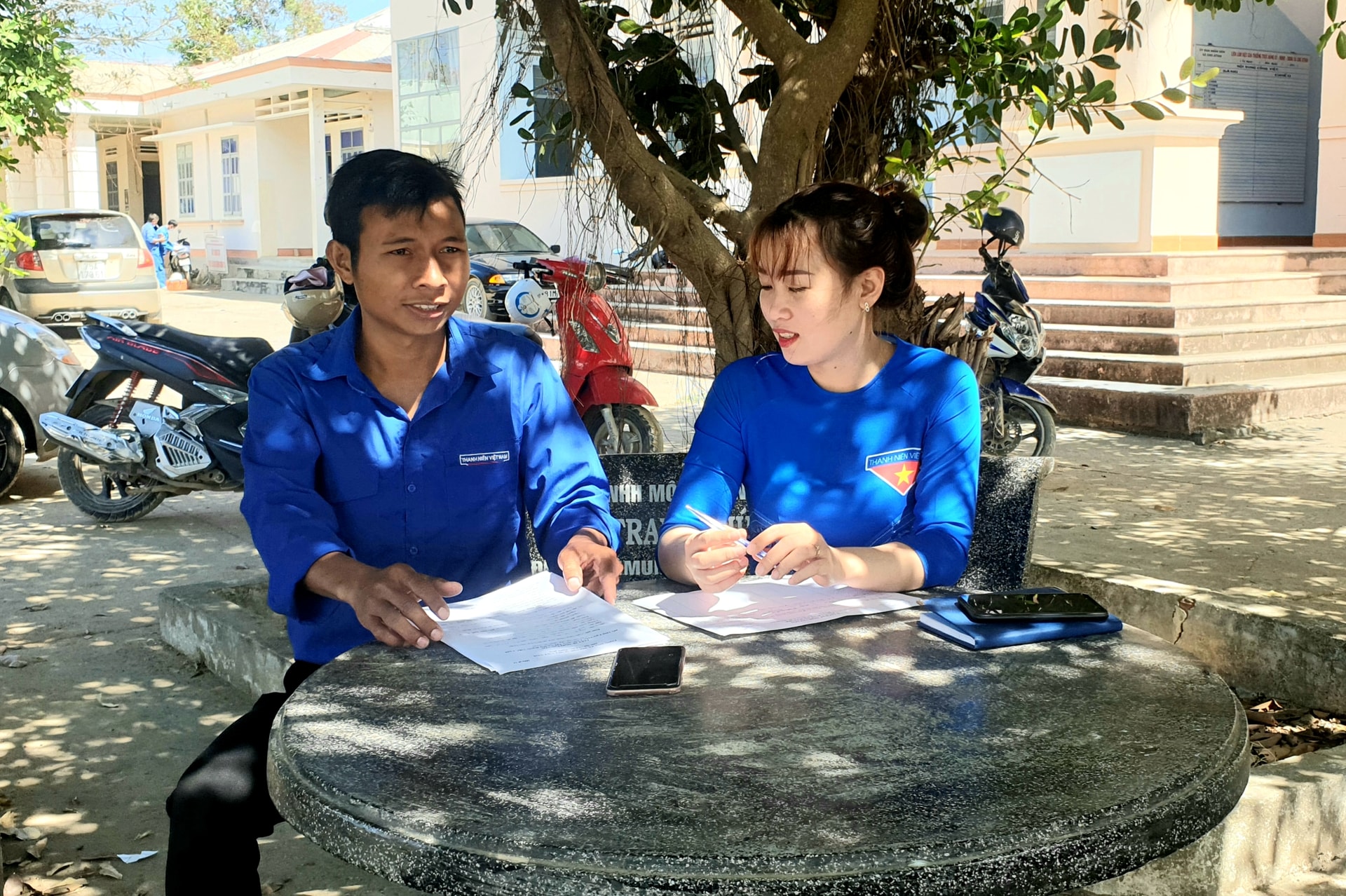 Không chỉ tích cực trong việc bảo tồn văn hóa truyền thống, Rmah Mich còn là một Phó Bí thư Đoàn xã năng nổ, gương mẫu