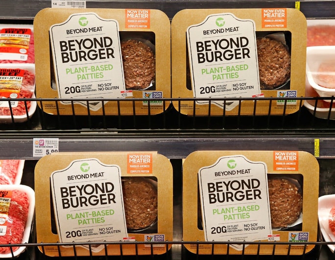 Thịt gốc thực vật, như của Công ty Beyond Meat (Mỹ), đang ngày càng được ưa chuộng Ảnh: AP Thịt gốc thực vật, như của Công ty Beyond Meat (Mỹ), đang ngày càng được ưa chuộng Ảnh: AP