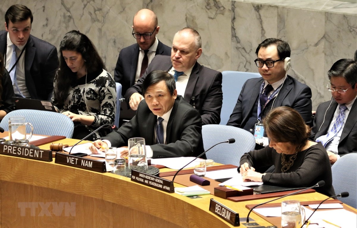 Đại sứ Đặng Đình Quý chủ trì phiên thảo luận mở của HĐBA về tình hình Palestine-Israel. Ảnh: Khắc Hiếu/TTXVN Đại sứ Đặng Đình Quý chủ trì phiên thảo luận mở của HĐBA về tình hình Palestine-Israel. Ảnh: Khắc Hiếu/TTXVN