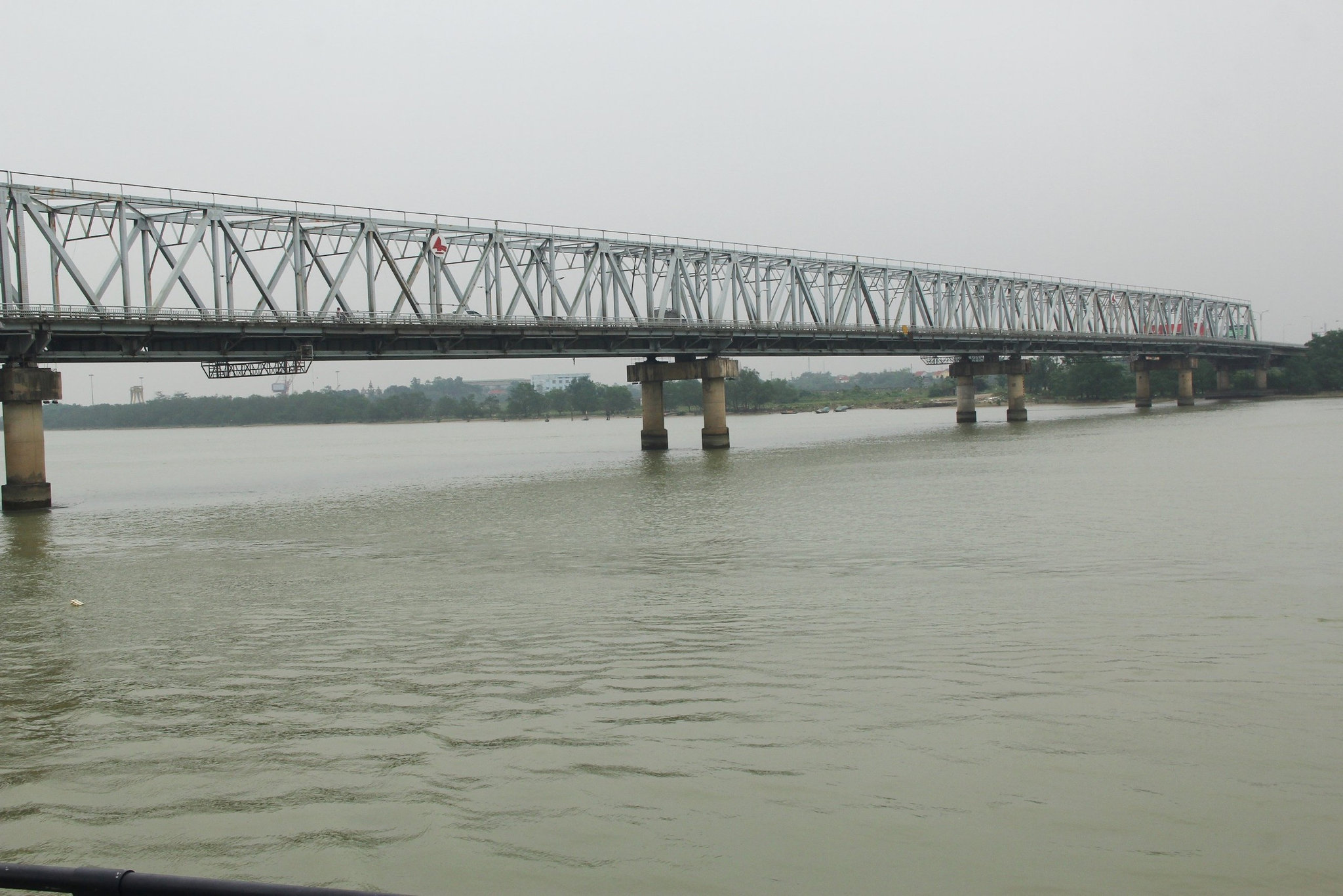 Cầu Bến Thuỷ (TP.Vinh – Nghệ An), nơi anh em Mạnh- Toàn đã cứu được gần 30 người quẫn bách