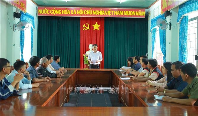 Cán bộ Ủy ban bầu cử huyện Ia Grai (Gia Lai) tăng cường tiếp xúc cử tri, tuyên truyền thông tin sâu rộng cuộc bầu cử đến đồng bào vùng dân tộc thiểu số, vùng sâu, vùng xa. Cán bộ Ủy ban bầu cử huyện Ia Grai (Gia Lai) tăng cường tiếp xúc cử tri, tuyên truyền thông tin sâu rộng cuộc bầu cử đến đồng bào vùng dân tộc thiểu số, vùng sâu, vùng xa.