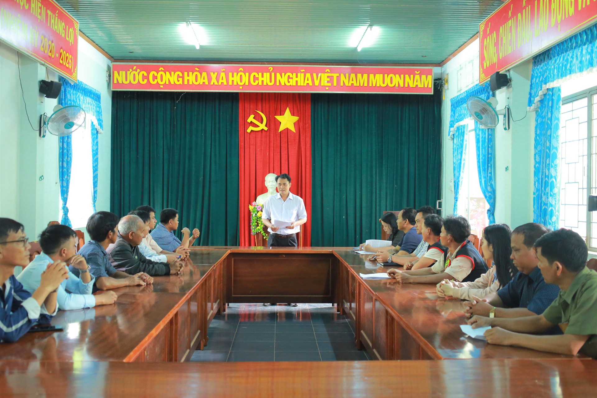 Nhiều cuộc họp triển khai công tác tuyên truyền về bầu cử đã được các cấp chính quyền huyện Ia Grai thực hiện nghiêm túc (trong ảnh: Một cuộc họp triển khai công tác tuyên truyền về bầu cử tại xã xã Ia Khai, huyện Ia Grai). Nhiều cuộc họp triển khai công tác tuyên truyền về bầu cử đã được các cấp chính quyền huyện Ia Grai thực hiện nghiêm túc (trong ảnh: Một cuộc họp triển khai công tác tuyên truyền về bầu cử tại xã xã Ia Khai, huyện Ia Grai).