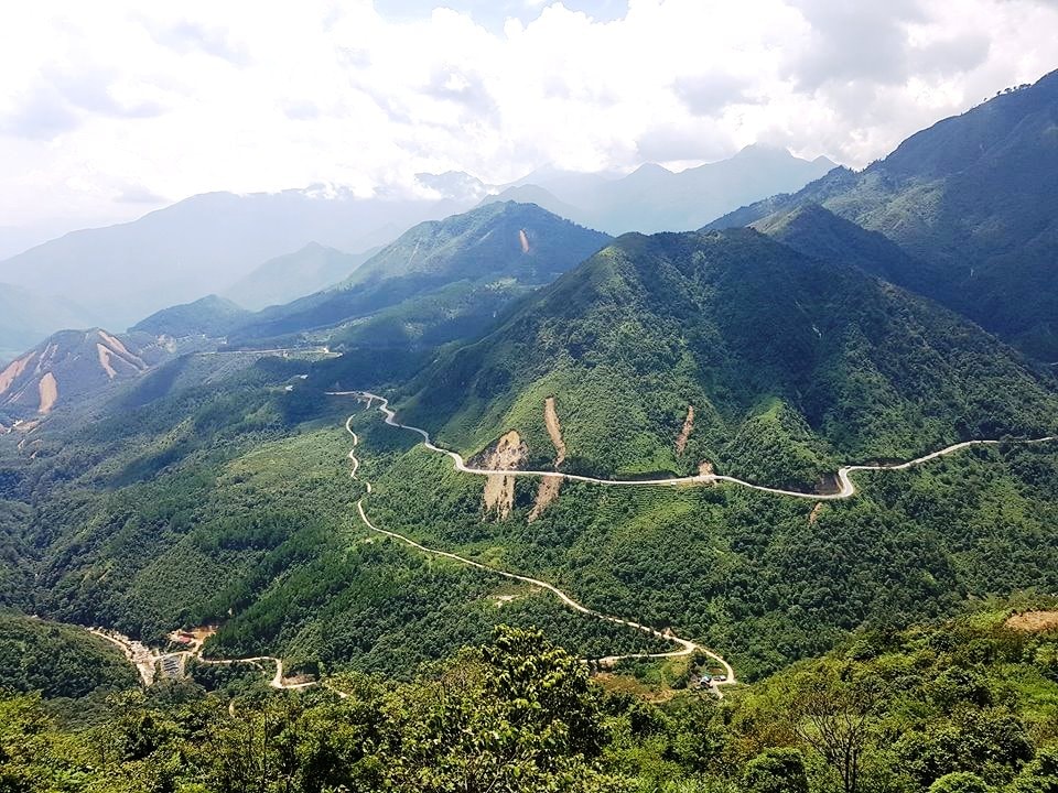 Vẻ đẹp hùng vĩ, thơ mộng của đèo Ô Quý Hồ. 