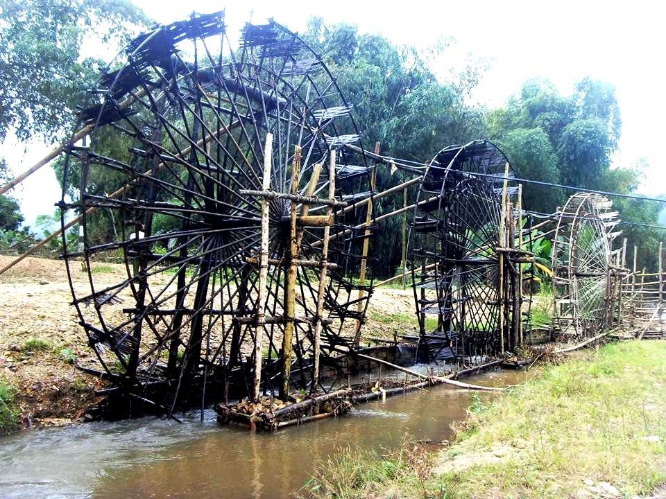 Cọn nước ở bản Nà Khương tạo nên vẻ đẹp thơ mộng cho khung cảnh vùng cao Tây Bắc. 