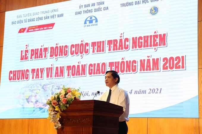  Nhà báo, TS Trần Doãn Tiến, Tổng Biên tập Báo điện tử Đảng Cộng sản Việt Nam phát biểu khai mạc Lễ phát động