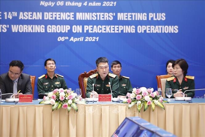Đại tá Mạc Đức Trọng,  Trưởng nhóm chuyên gia gìn giữ hòa bình Việt Nam, chủ trì hội nghị. Ảnh: Dương Giang/TTXVN
