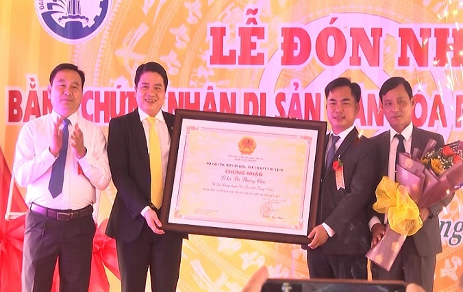 Huyện Đại Lộc đón Bằng công nhận Di sản văn hóa phi vật thể cấp quốc gia Lễ hội Bà Phường Chào. Huyện Đại Lộc đón Bằng công nhận Di sản văn hóa phi vật thể cấp quốc gia Lễ hội Bà Phường Chào.