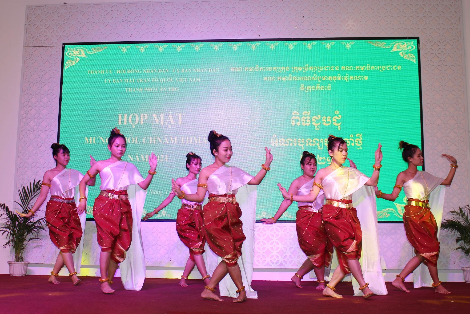 Chương trình văn nghệ chào mừng buổi họp mặt