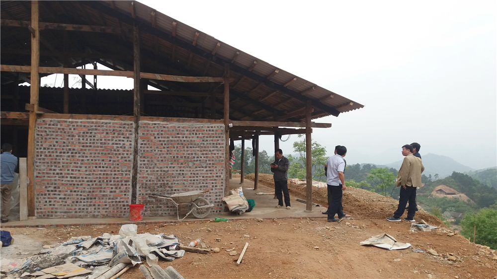 Đoàn công tác kiểm tra hộ dân tại xóm Lũng Lừa, xã Đa Thông. Đoàn công tác kiểm tra hộ dân tại xóm Lũng Lừa, xã Đa Thông.