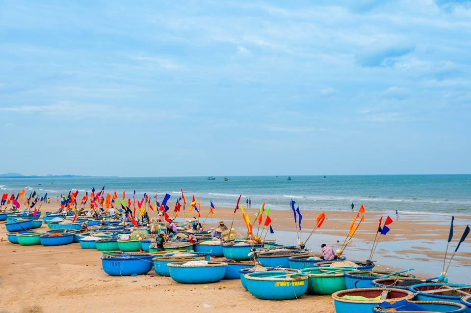 Thuyền thúng – nét đặc trưng của nghề biển tại Phước Hải (Ảnh tư liệu)