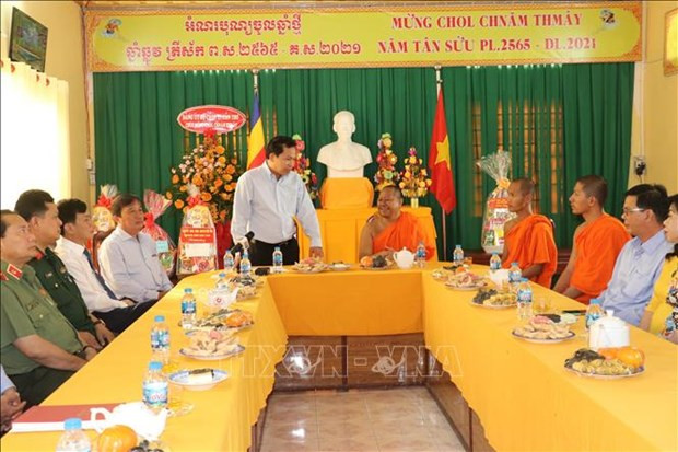 Đoàn lãnh đạo thành phố Cần Thơ đến thăm, chúc tết tại Hội Đoàn kết Sư sãi thành phố Cần Thơ. Ảnh: Ngọc Thiện- TTXVN Đoàn lãnh đạo thành phố Cần Thơ đến thăm, chúc tết tại Hội Đoàn kết Sư sãi thành phố Cần Thơ. Ảnh: Ngọc Thiện- TTXVN