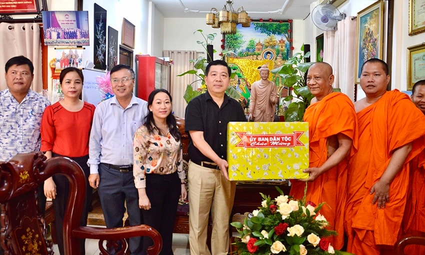 Thứ trưởng, Phó Chủ nhiệm Lê Sơn Hải đã đến thăm và chúc Tết tại TP. Hồ chí Minh 